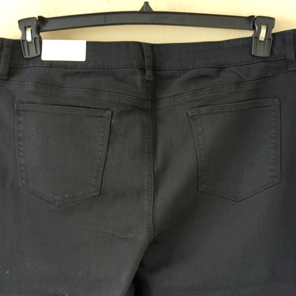 Chico's PLATINUM Barely Bootcut Jeans in Black 18 Tall - Picture 8 of 16